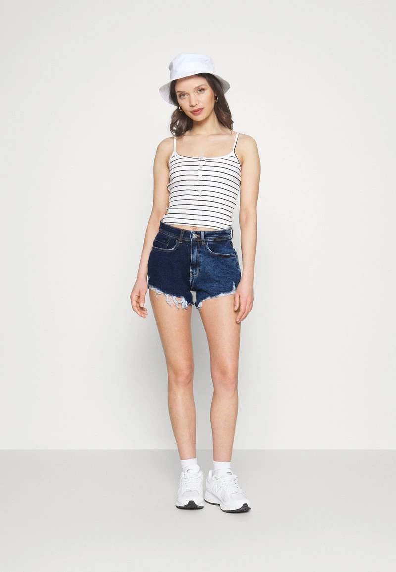 Noisy May Petite NMDREW - Jeans Shorts - Light Blue Denim 4 Noisy May Petite NMDREW - Jeans Shorts - Light Blue Denim - Image 2