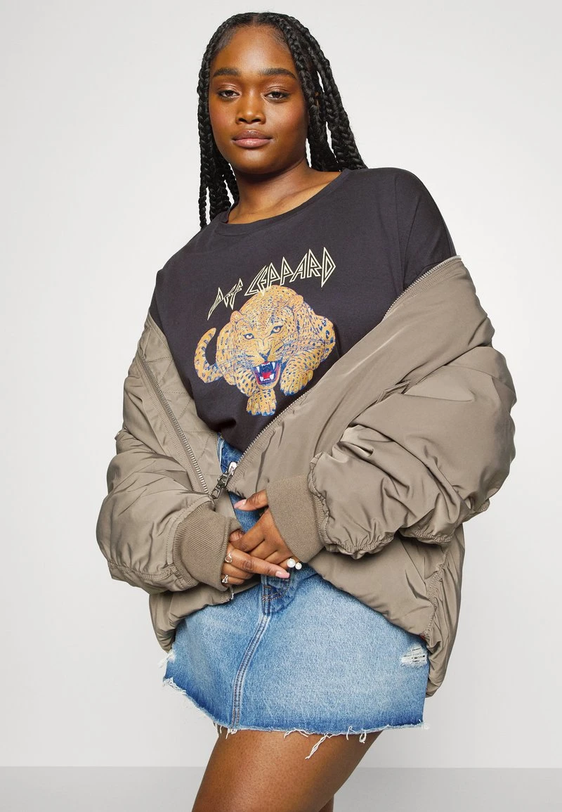 NMIDA DEEF LEOPARD O NECK TOP CURVE - T-Shirt Print - Obsidian/def Leppard 6 NMIDA DEEF LEOPARD O NECK TOP CURVE - T-Shirt Print - Obsidian/def Leppard - Image 4