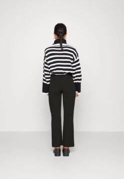 Noisy May Petite NMROBYN PANTS - Stoffhose - Black 11 Noisy May Petite NMROBYN PANTS - Stoffhose - Black -Fashion Verkauf 553ccbd988f04a37a65e52b8fc167a55