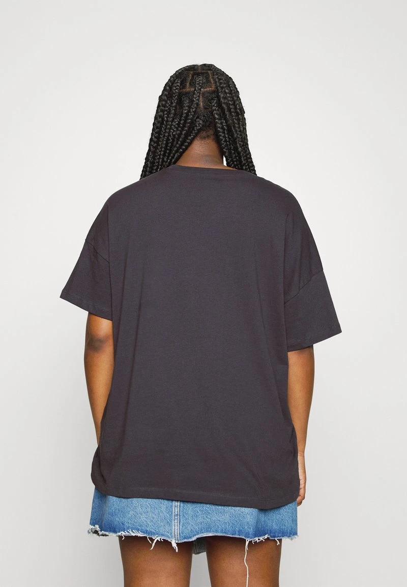 NMIDA DEEF LEOPARD O NECK TOP CURVE - T-Shirt Print - Obsidian/def Leppard 5 NMIDA DEEF LEOPARD O NECK TOP CURVE - T-Shirt Print - Obsidian/def Leppard - Image 3