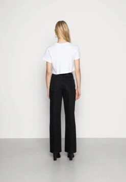 Noisy May NMAMANDA WIDE JEANS - Jeans Relaxed Fit - Black Denim -Fashion Verkauf 9ece0361de6d42d89c4135ae152f7656