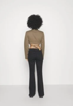 Noisy May Petite NMTHEA CROPPED STRING BLAZER - Blazer - Crocodile -Fashion Verkauf 9fd8ddf00b13479e9afb7fc36b121227