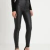 Noisy May NMELLA SUPER COATED PANTS - Stoffhose - Black