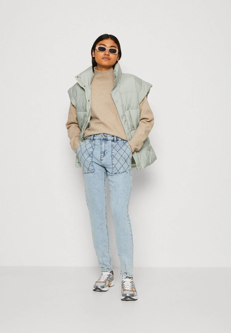 Noisy May NMJULY HW MOM - Jeans Slim Fit - Medium Blue Denim 4 Noisy May NMJULY HW MOM - Jeans Slim Fit - Medium Blue Denim - Image 2