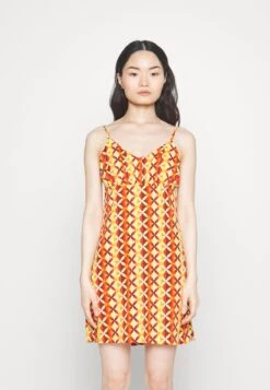 Noisy May Petite NMRUE STRAP MINI DRESS - Freizeitkleid - Pastel Yellow