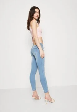 Noisy May NMALLIE - Jeans Skinny Fit - Light Blue Denim 11 Noisy May NMALLIE - Jeans Skinny Fit - Light Blue Denim -Fashion Verkauf e6a0607017b34f468e9858285bf07e65