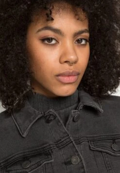 Noisy May NMDEBRA JACKET - Jeansjacke - Dark Grey Denim -Fashion Verkauf fe4082a65dc1427ea72c3ec014090c51