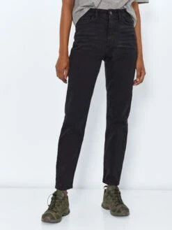 Noisy May Jeans "Moni" - Tapered Fit - In Schwarz